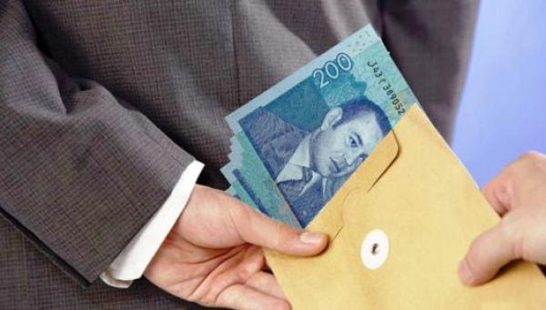 عون سلطة يسقط في فخ رشوة بقيمة 5000 درهم و"القايد" يضبطه متلبسا