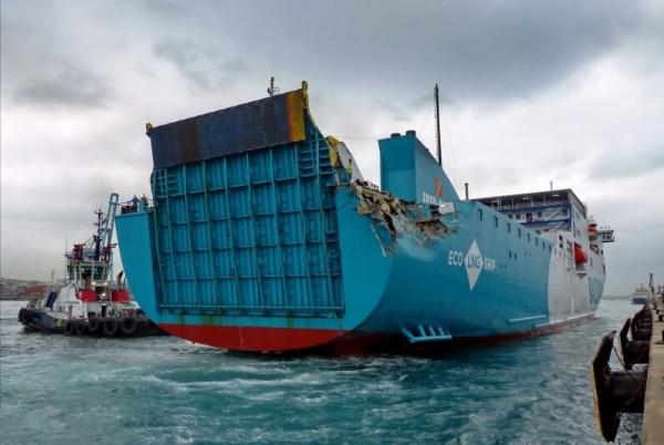 في حادث خطير.. انقلاب زورق سريع بعد اصطدام عنيف بباخرة قرب ميناء طنجة والبحث جار عن المفقودين