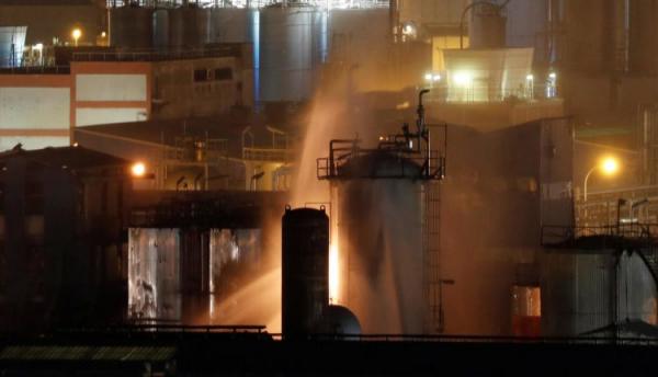 إسبانيا .. قتيلان وثمانية جرحى في انفجار مصنع للبتروكيماويات