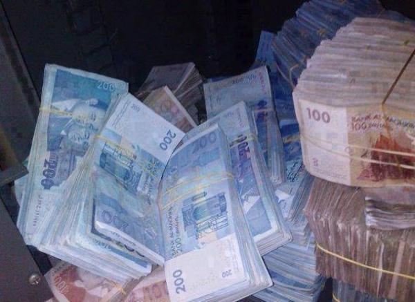 اعتقال شخص ثان متورط في قضية مدير بنك متهم باختلاس أزيد من نصف مليار سنتيم  وهذا مصيرهما