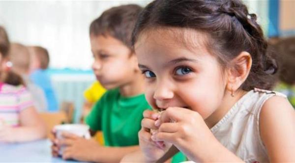 لهذه الأسباب لا يأكل طفلك وجبته في المدرسة