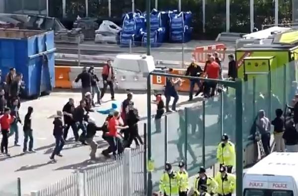 معركة طاحنة بين مشجعي بايرن ودورتموند قبل نهائي دوري الأبطال!