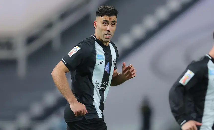 رد فعل مفاجئ من حمد الله بعد منعه من تنفيذ ركلة جزاء بقرار من مدربه الجزائري!