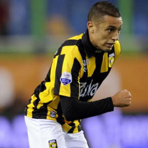 العيساتي يرفض عرضا من الدوري الإنجليزي