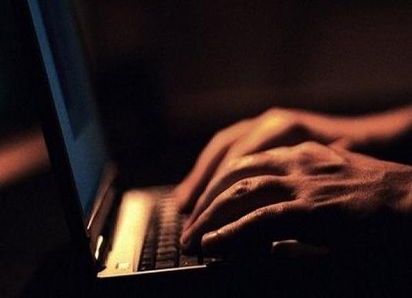 اتهام جوجل وياهو وآبل وفيسبوك ويوتيوب وسكايب بالتجسس