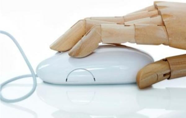 تطوير يد صناعية تعيد للمبتورين الإحساس والشعور