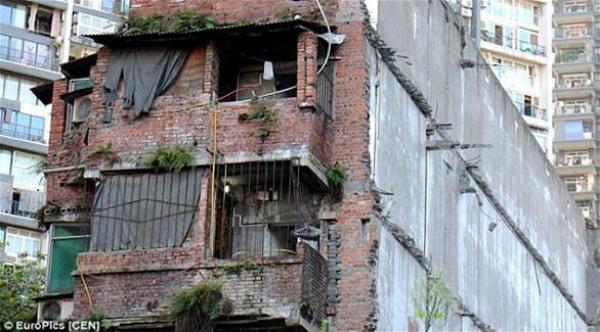 فندق مهدد بالسقوط لا يزال يستقبل النزلاء