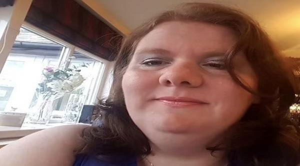 تعاني من حالة نادرة تجعل رائحتها شبيهة برائحة السمك الفاسد