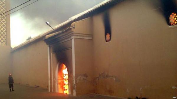 المصلون يفرون من أحد مساجد بركان لهذا السبب .. !!