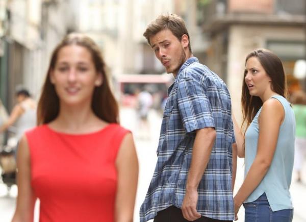 زوجك ينظر إلى النساء؟ إليك الحل