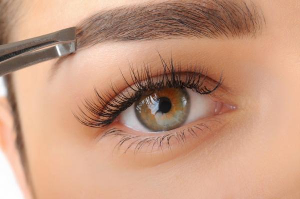 اعتني بحواجبك بهذه الوصفة الفعالة