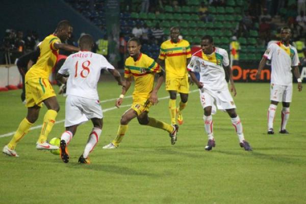 بالفيديو : اجراء قرعة بين مالي وغينيا لتحديد المتأهل إلى ربع نهائي الكان 