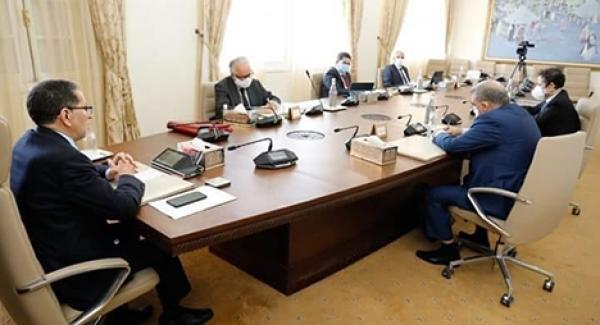 "التصريحات المتناقضة" للعثماني حول وضع الكمامات تثير الجدل ..ومستشاره يخرج بتوضيح