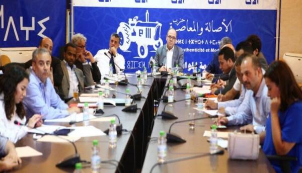 "البام" يتهم الحكومة بالجمود ويعبر عن قلقه من العدمية ويدعو إلى تعزيز الدور الإجتماعي للدولة
