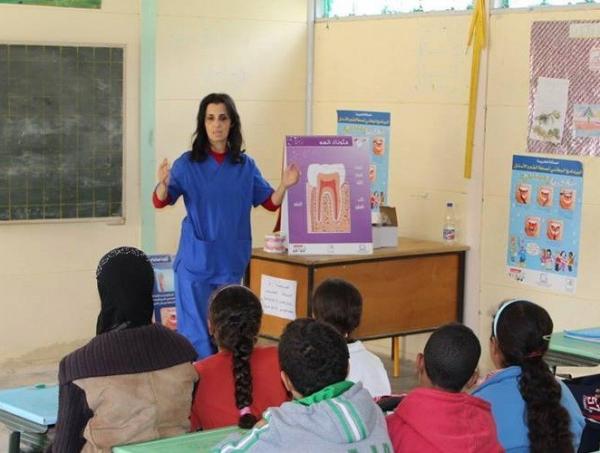 بعد عزلها بسبب رسالة وجهتها إلى " الملك " ، حقوقيون مغاربة يشكلون لجنة لدعم الطبيبة رقية الدريوش