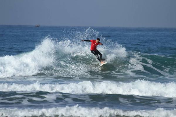 أبطال عالميون في دوري أكادير الدولي المفتوح لركوب الموج من 24 إلى 26 مارس