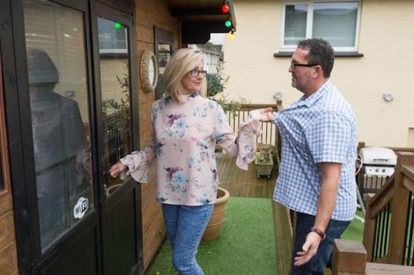 لضمان بقاء زوجها إلى جانبها دائما ..تبني مقهى داخل منزلها