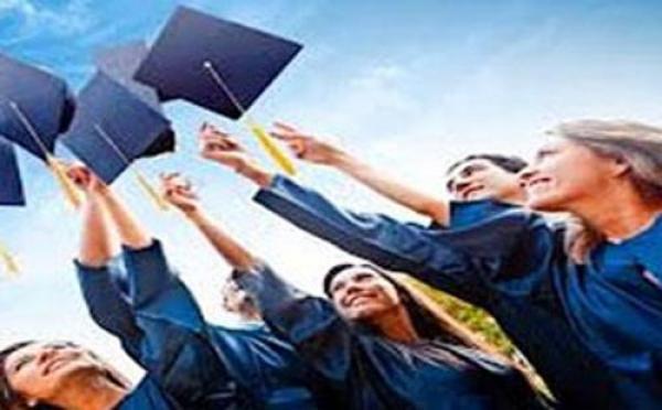 دراسة تكشف سر تفوق الفتيات الدراسى