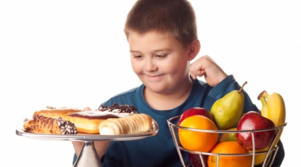 دراسة: الآباء اليوم أقل قدرة على اكتشاف سمنة أطفالهم