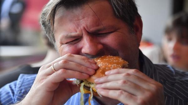 أطعمة تزيد خطر الإصابة بالسرطان..ابتعد عنها