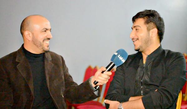 الكوميدي " الكاما " لـ " أخبارنا " : كيشبهوني بـ " بوطازوت " .. كوميديا هو الأصل و الإدريسي هو أحسن منشط مغربي (الفيديو)