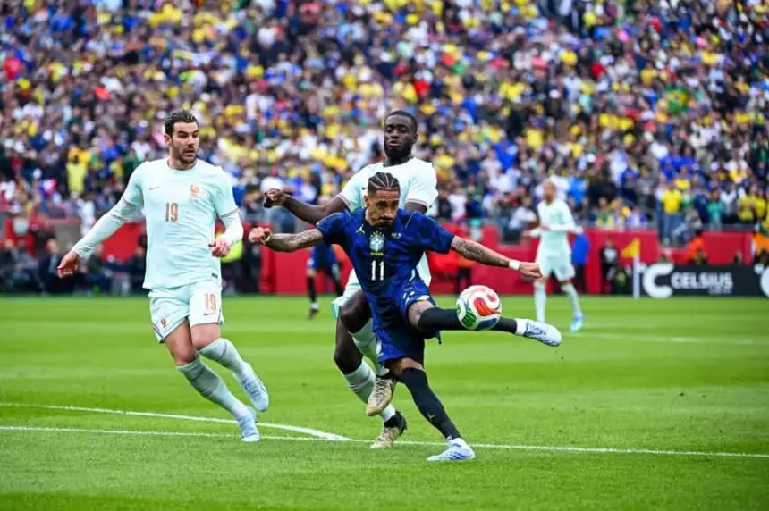 هل هكذا سنشاهد مباريات كأس العالم؟.. "فضيحة" إخراجية في مباراة فرنسا والبرازيل بأمريكا تثير استغراب الجماهير!