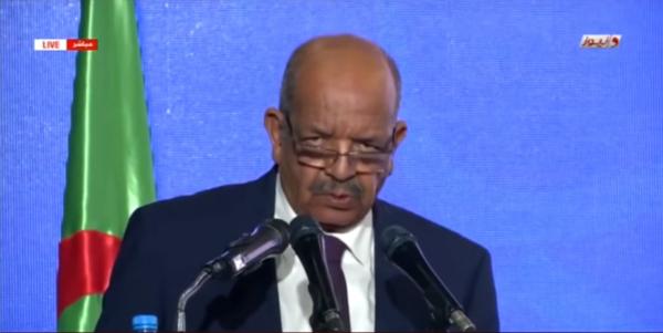 وزير الخارجية الجزائري يتهم البنوك المغربية و "لارام" بتبييض و نقل أموال الحشيش
