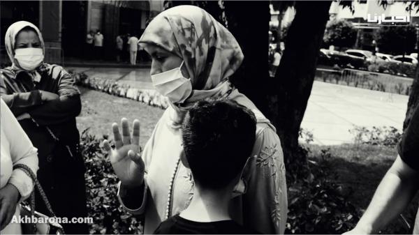 بكاء أم من طنجة بعد اغتصاب ابنها...كنت كنمشي نخدم في الشركة واكتشفت أن ولدي تغير