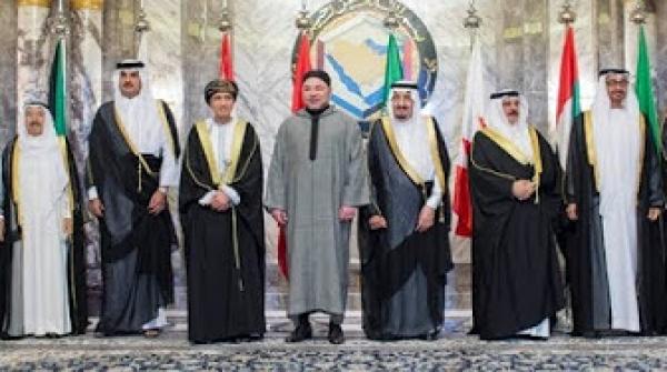 المغرب يعلن الحياد ويمد يد الوساطة في الأزمة الخليجية