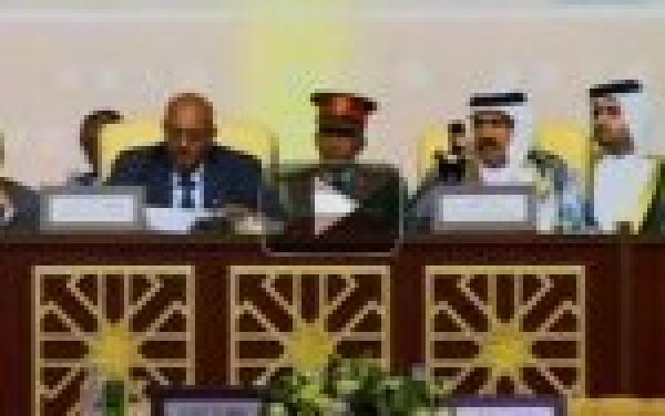 أمير قطر يلعب بالأيفون 