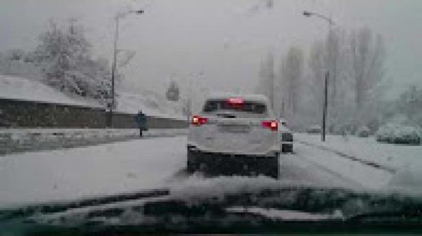 إفران تكتسي ببياض الثلج