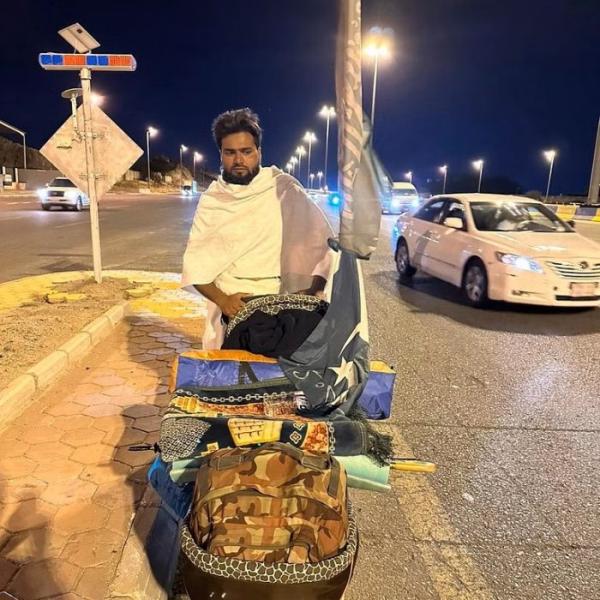 رحالة باكستاني يصل إلى مكة مشيًا في رحلة استغرقت 8 أشهر من أجل الحج