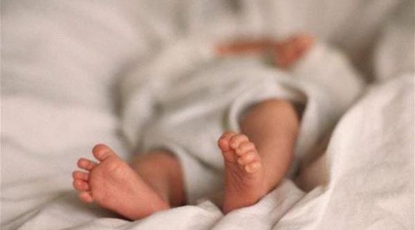 إندونيسيا: القبض على أم ألقت رضيعها في مرحاض طائرة