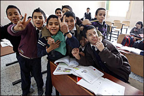 كفاح الطلبة في ليبيا مع الدراسة وسط الحرب