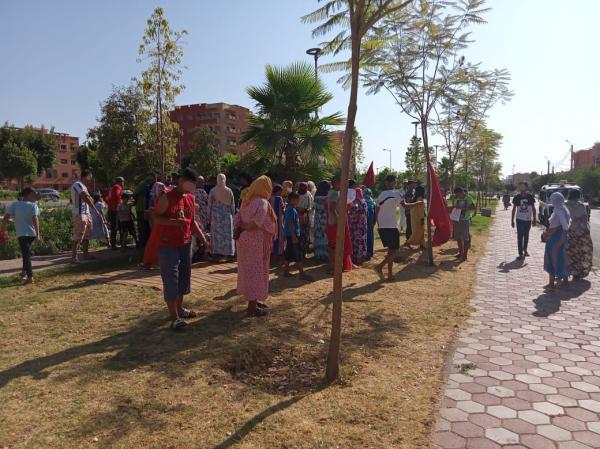 عائلة وجيران السجين العشريني المتوفى ينظمون وقفة احتجاجية أمام مندوبية السجون ويطالبون بكشف حقيقة الوفاة (صور)