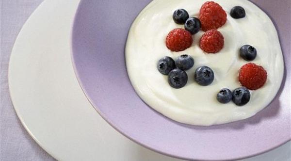 دراسة: الزبادي يعالج حساسية العيون والتهابات الأنف