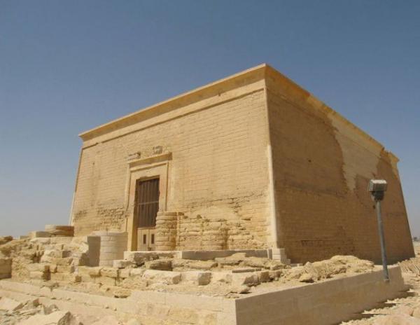 قصر قارون ..الذي خسف الله به الأرض!