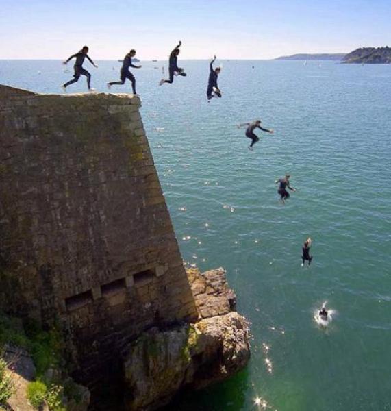 ما أعلى أرتفاع يمكن للانسان ان يقفز منه إلى الماء دون ان يموت