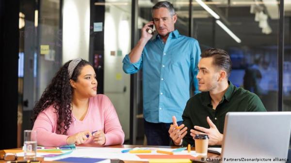 تود أن تبدو ذكيا أمام الآخرين.. كن مستمعا جيدا إذن!