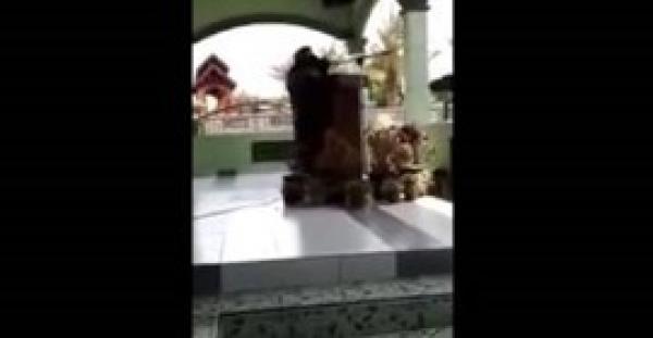 بالفيديو.. لحظة وفاة داعية أثناء إلقائها خطبة دينية