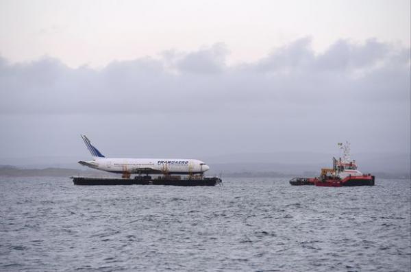 بالفيديو: ما حقيقة هذه الطائرة التي تطفو على المياه؟