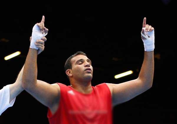 الملاكم المغربي العرجاوي يبحث عن ميدالية أمام الإيطالي كاناريل غدا