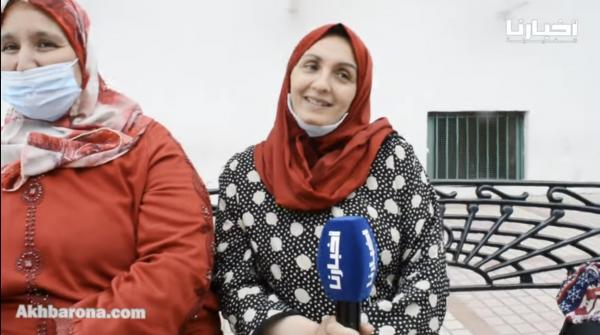 شاهد أمهات ينتظرن بفارغ الصبر أبناءهن أثناء اجتيازهم امتحانات الباكلوريا وهكذا دعون لهم بالنجاح