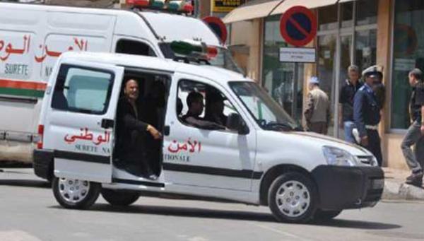 مفاجأة غير متوقعة خلال توقيف شخص نشر صوره وهو عاري الجسد ويحمل سلاحا أبيضا