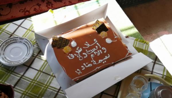 بعد إحالتها على التقاعد.. تلاميذ كبرو وتزوجو دارو مفاجأة واعرة للأستاذة ديالهم في عيد الأم