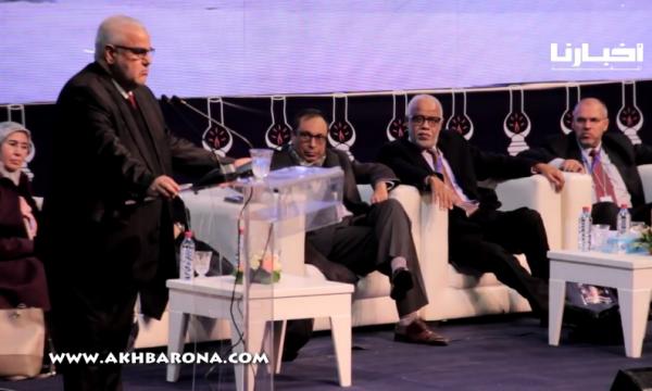 "بنكيران"ملي جاني خبر الاعفاء من" الديوان الملكي "رجعت لدار اوعنقت مدام"