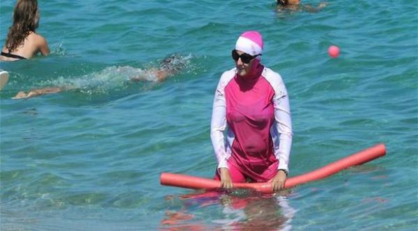 عاجل: فرنسا تعلق قرار منع ارتداء "البوركيني" على الشواطئ