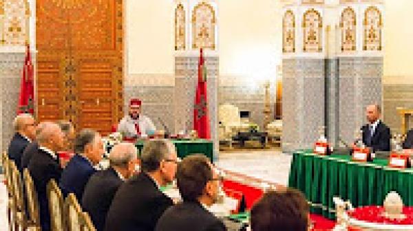 الملك يترأس مجلسا للوزراء