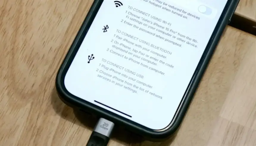 ميزة خفية على آيفون وأندرويد توفّر إنترنت أكثر أماناً واستقراراً أثناء السفر