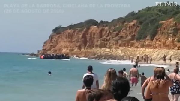 لحظة وصول حراكا مغاربة إلى الشواطئ الإسبانية وسط ذهول المصطافين